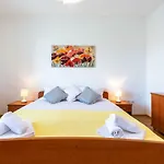 Jele Apartment *