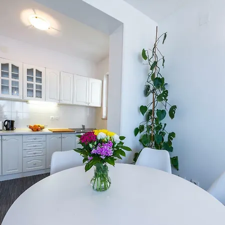 Jele Apartment *