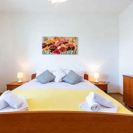 Jele Apartment *